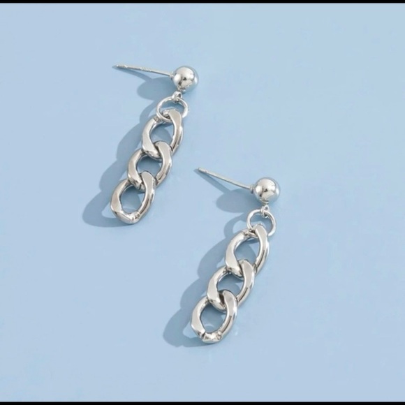 NWT Silver Chain Linked Earrings - Picture 2 of 4